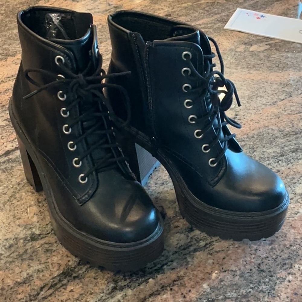 Women's Black Platform Lace-Up Combat Boots with Side Zipper